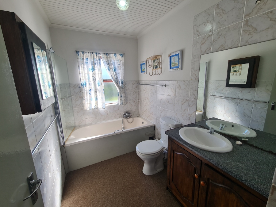 3 Bedroom Property for Sale in Wavecrest Eastern Cape